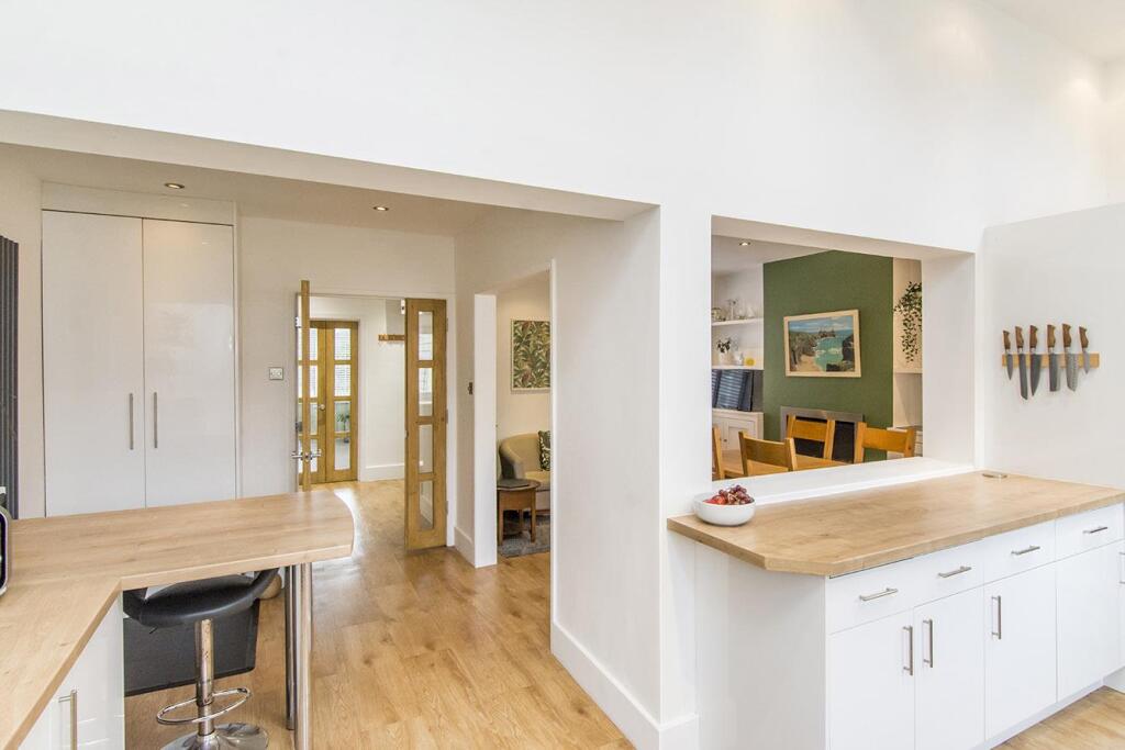 Kitchen/Breakfast Area