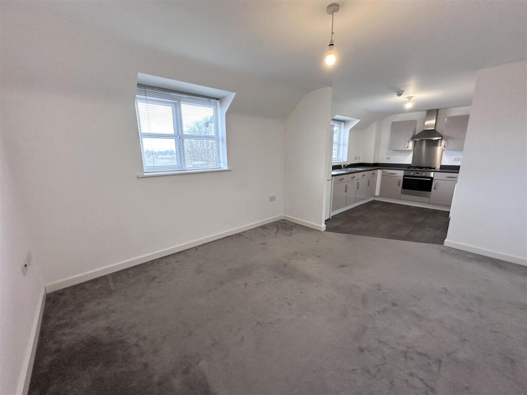 Lounge/Kitchen