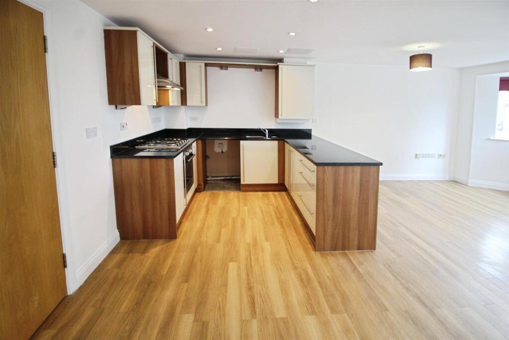 Living Kitchen 6.17m (20'3") X 4.85m (15'11")