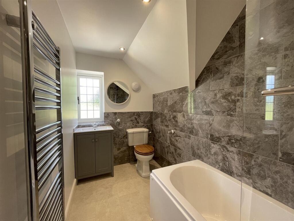 2 Manor Cottages - Bathroom.JPG