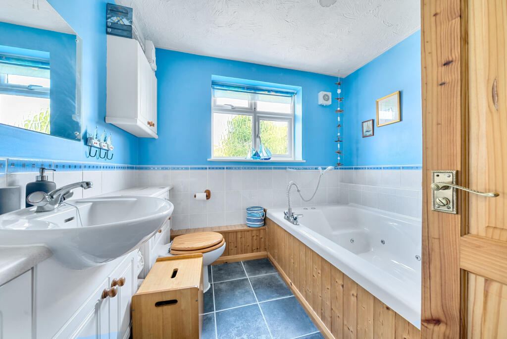 1344880-5-68b0703...