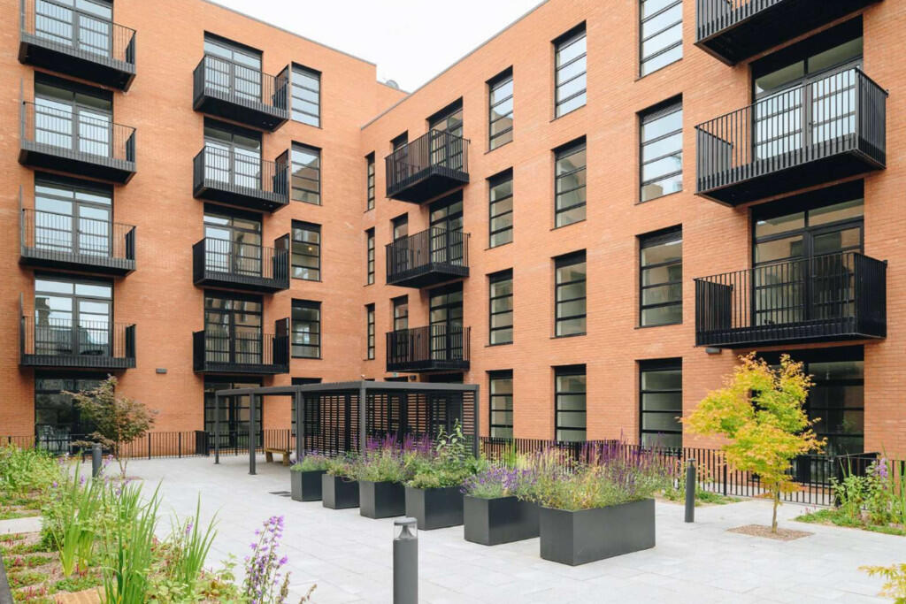 IMG_18671_13_larg...