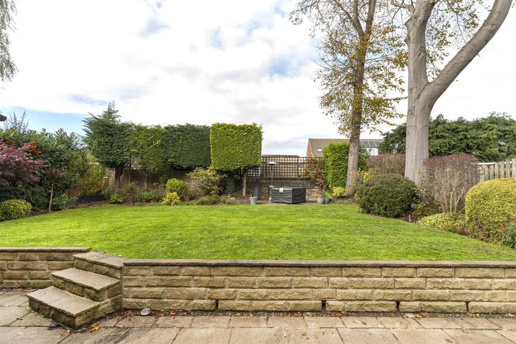 Bramleys Estate Agents - Crow Lees Gardens (42).jp