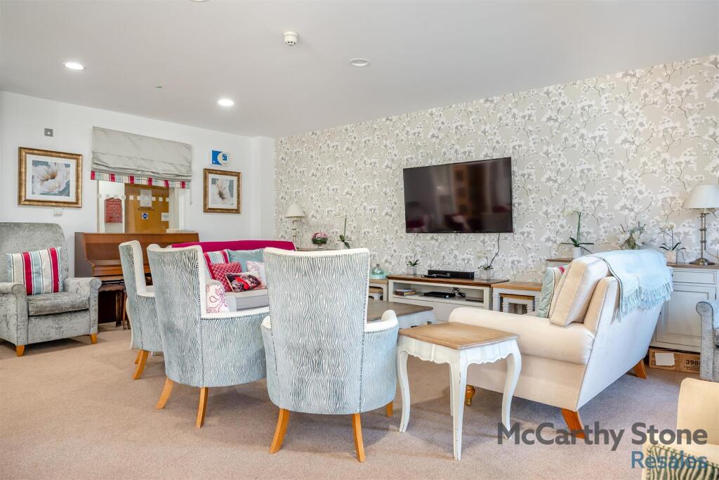 8633915-interior03.jpg