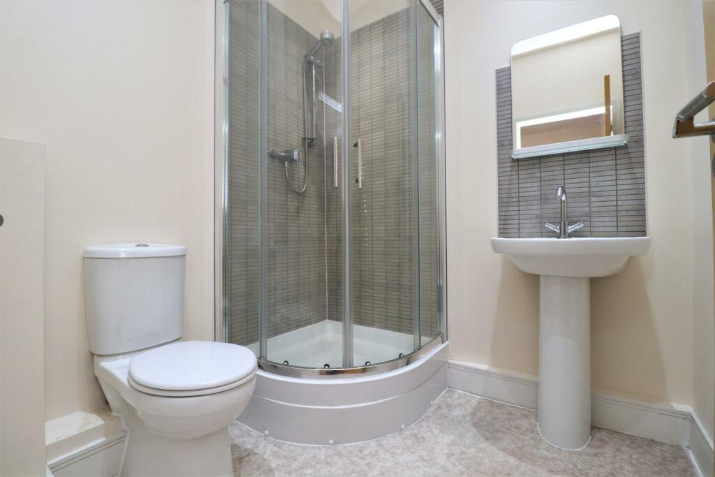 06 - Bedroom 1 Ensuite.JPG