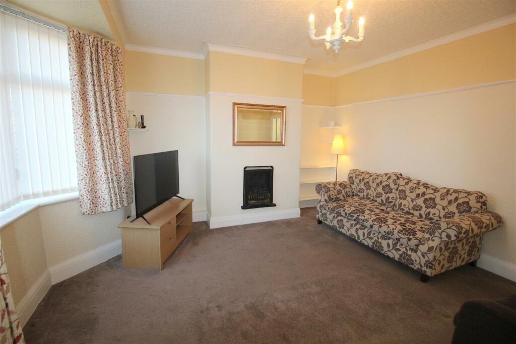 Cross Street, 36 - lounge 2.JPG