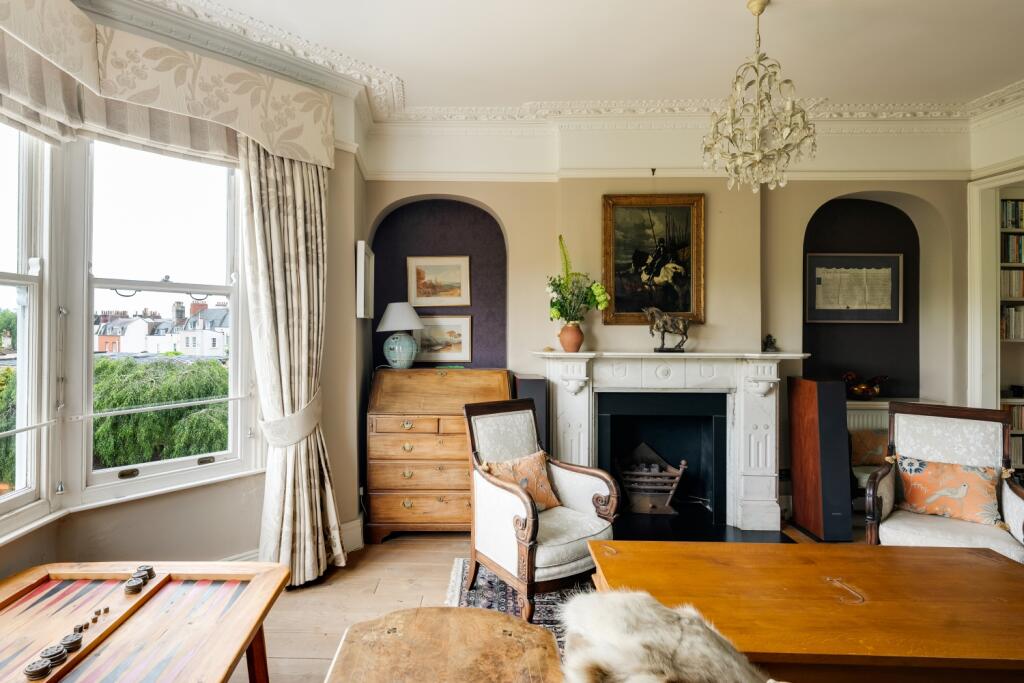 Principal bedroom