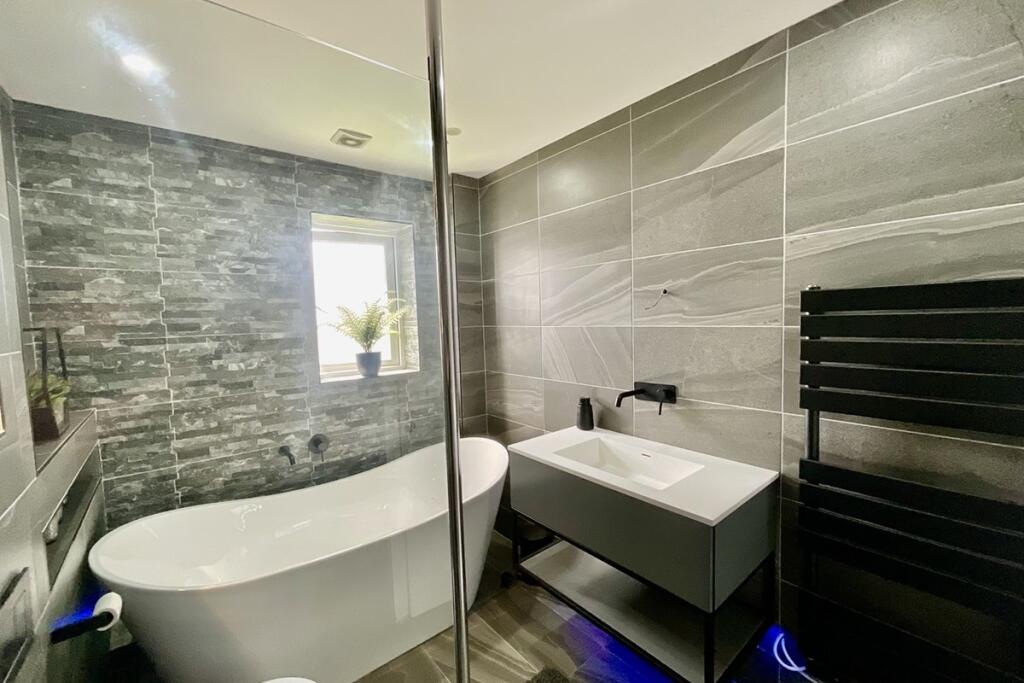 Family Bathroom 