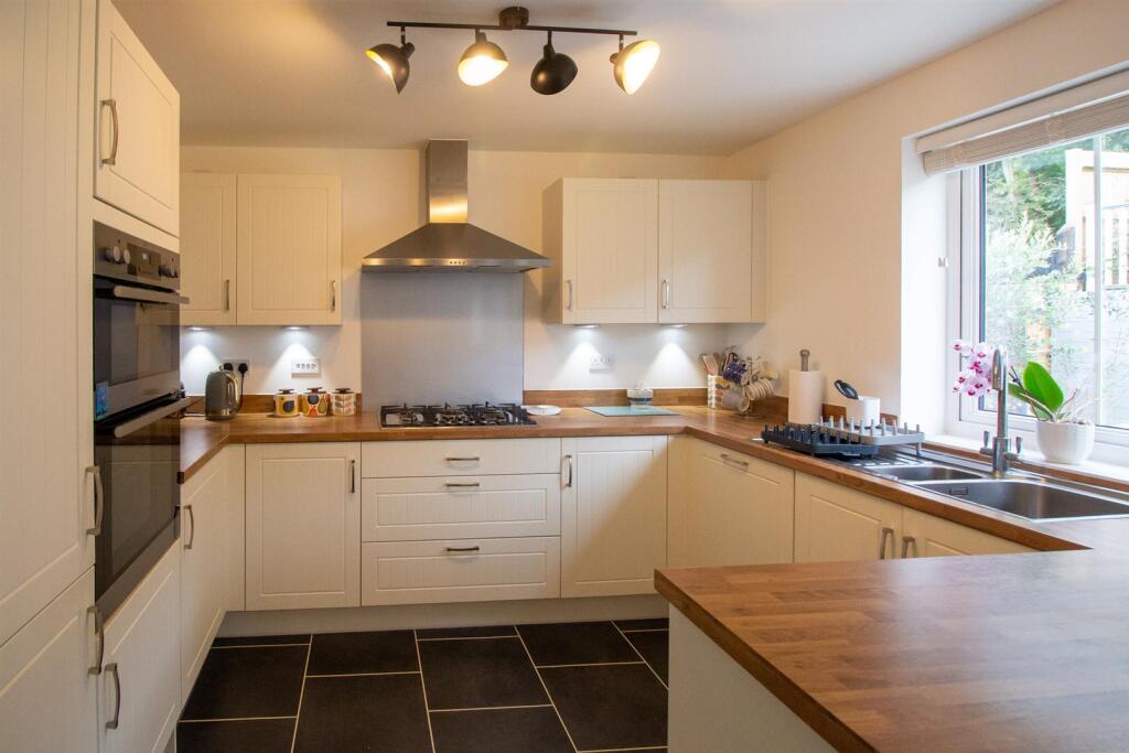 7 Clementina C - Kitchen-3.jpg