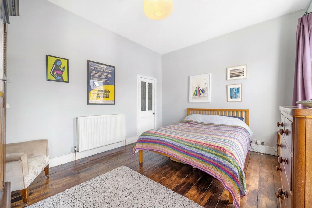 Bedroom 1 (2).jpg