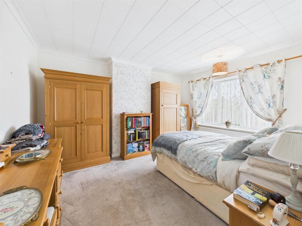 Bedroom: