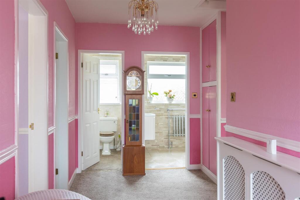 Park Lane 2 Hallway-2.jpg