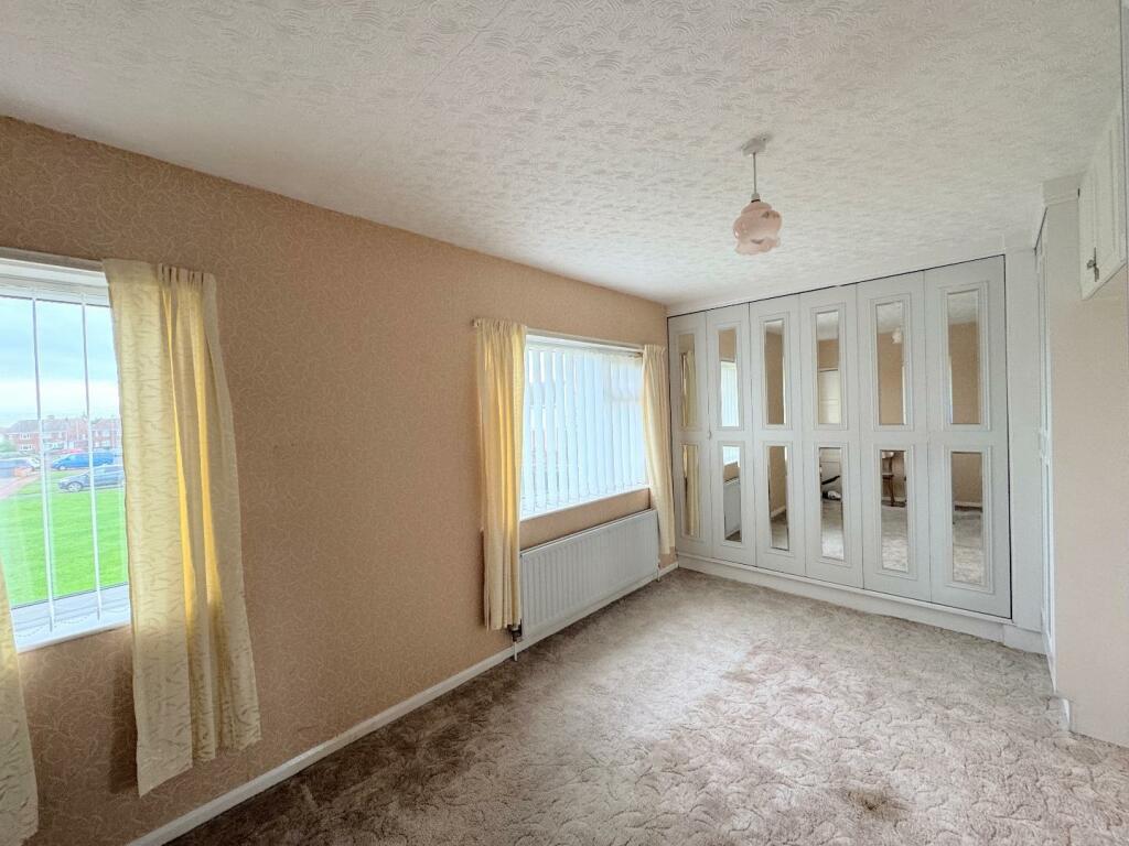 BEDROOM ( FRONT)