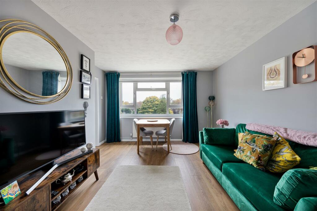 Forest View Road E12