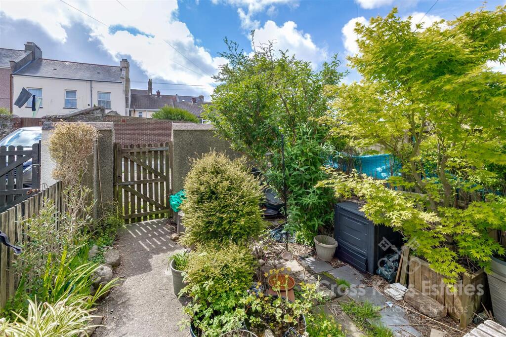 Garden/ Off Road Parking