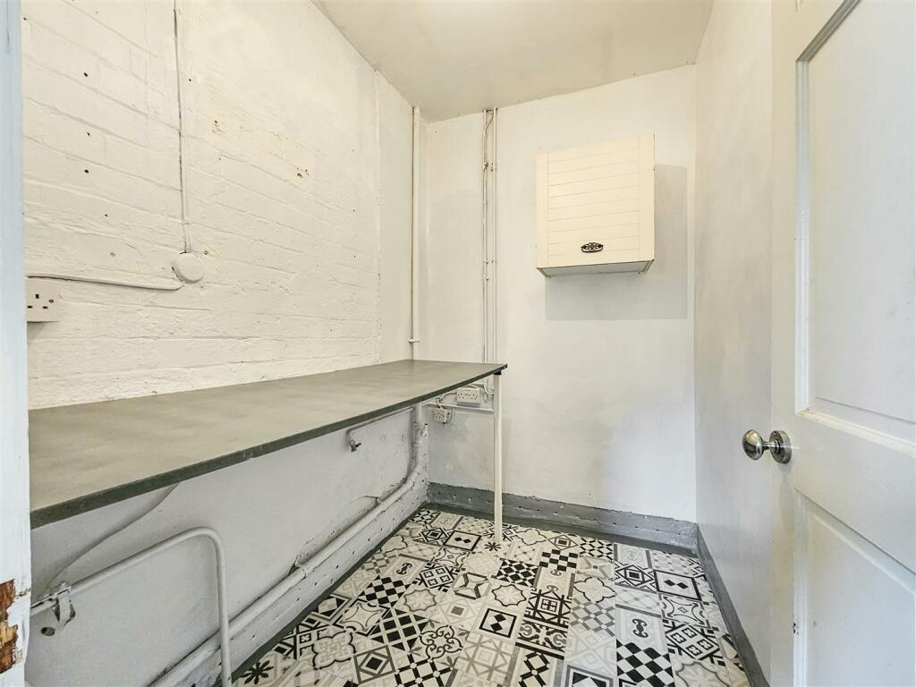 Main Street, Rosliston (5).jpg