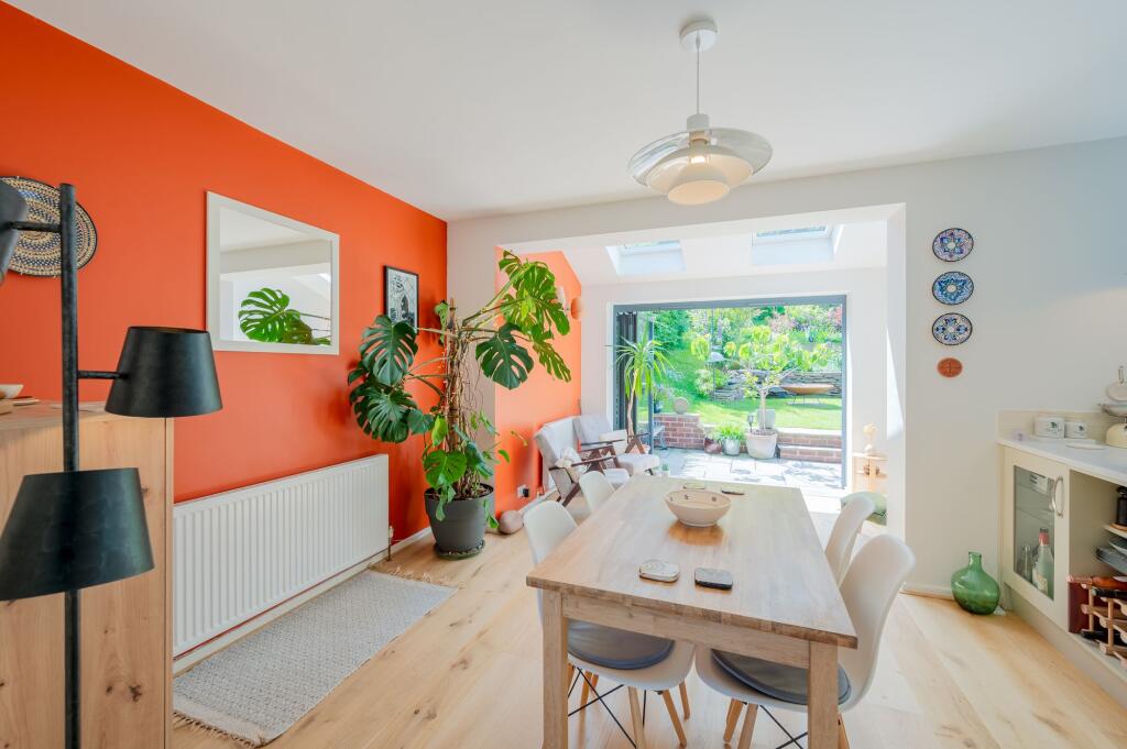 KITCHEN/DINER AND LOUNGE