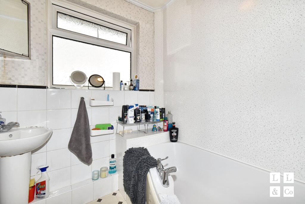 GROUND FLOOR BATHROOM