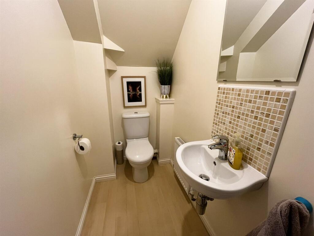 GUEST WC