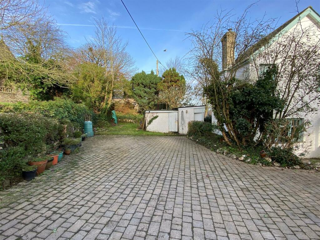 Hawken House Driveway
