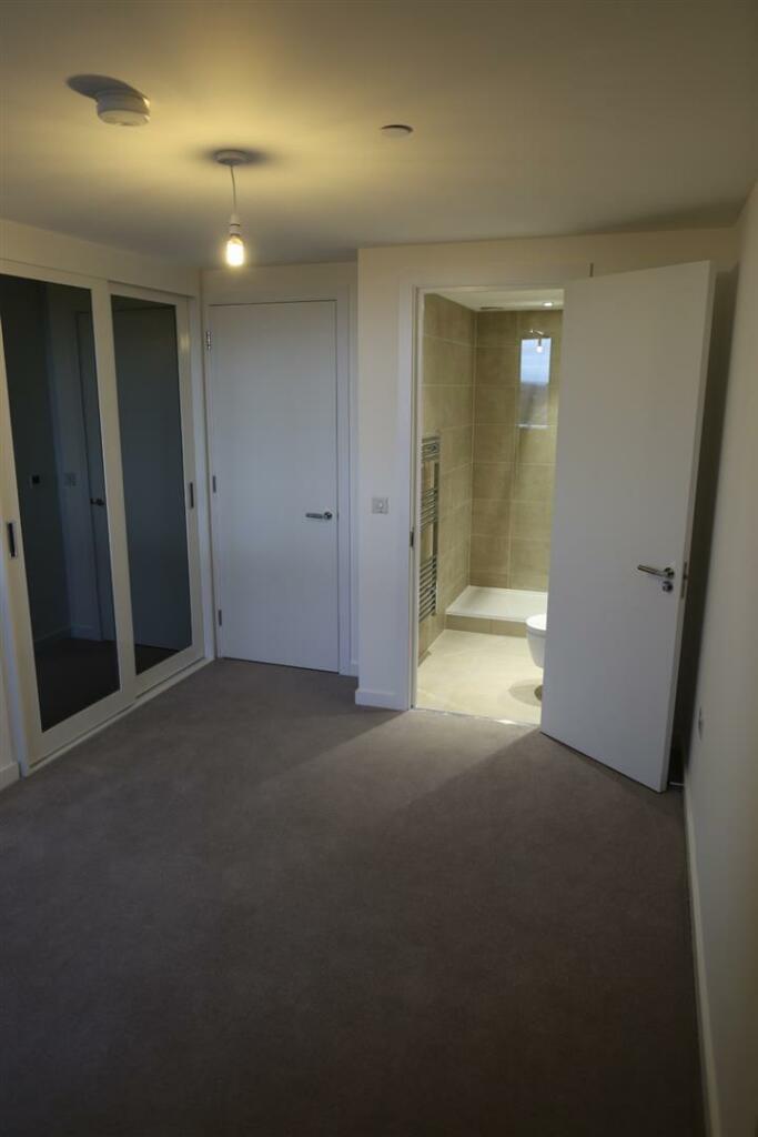 Ensuite2.JPG