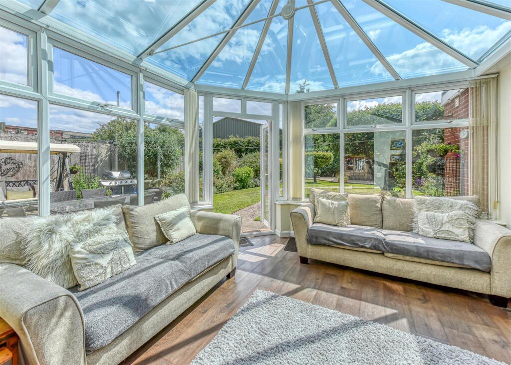 135 Sedgley Road-Kitchen COnservatory (5).jpg