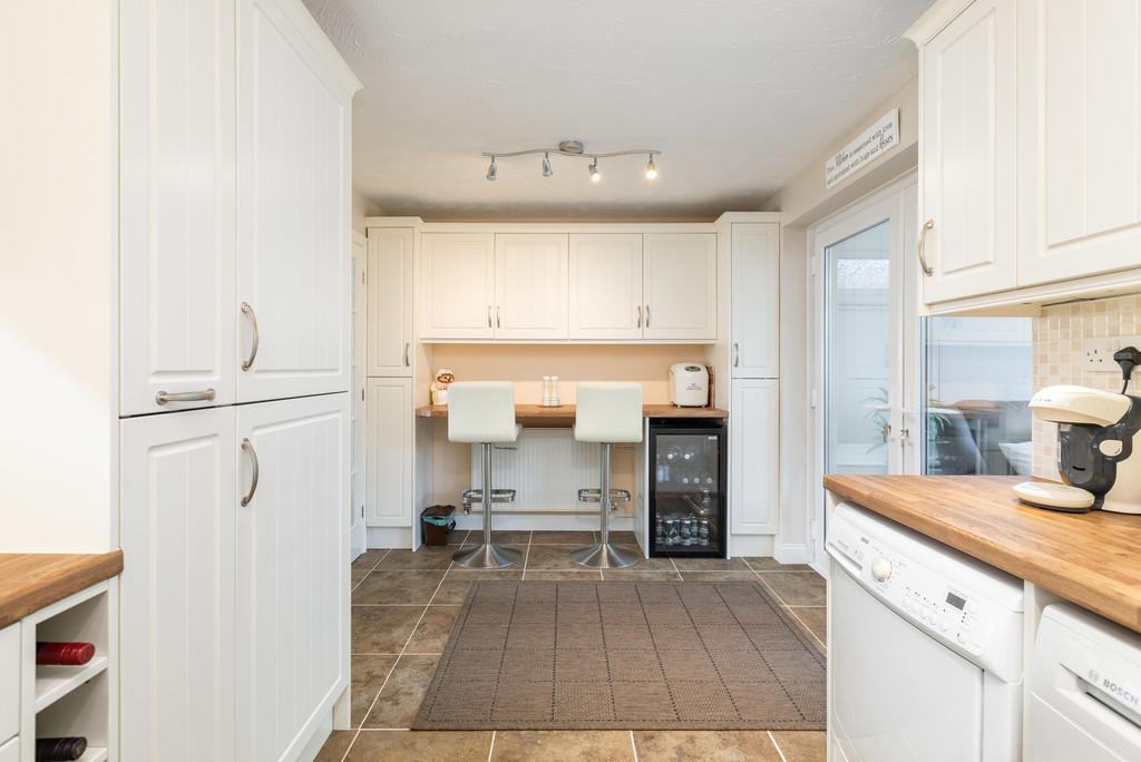 Kitchen/Breakfast...