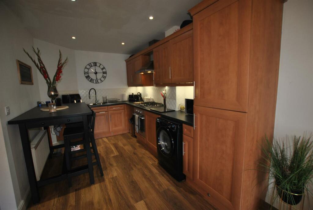 OPEN PLAN LIVING SPACE