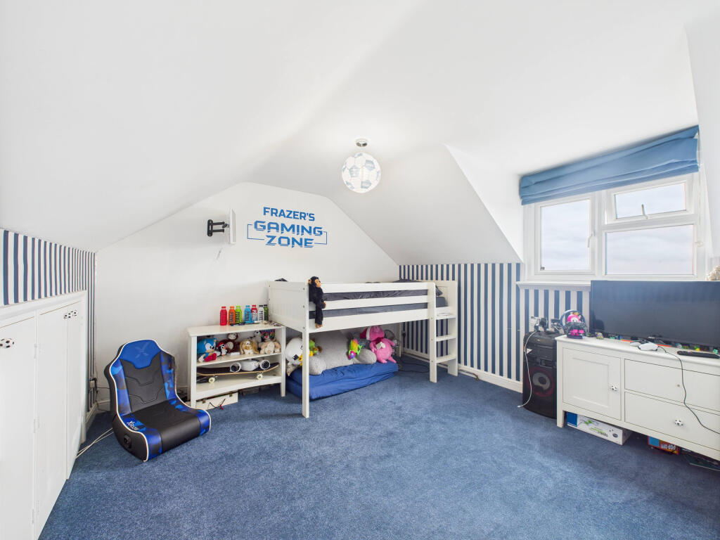 CAM02909G0-PR0425-STILL023