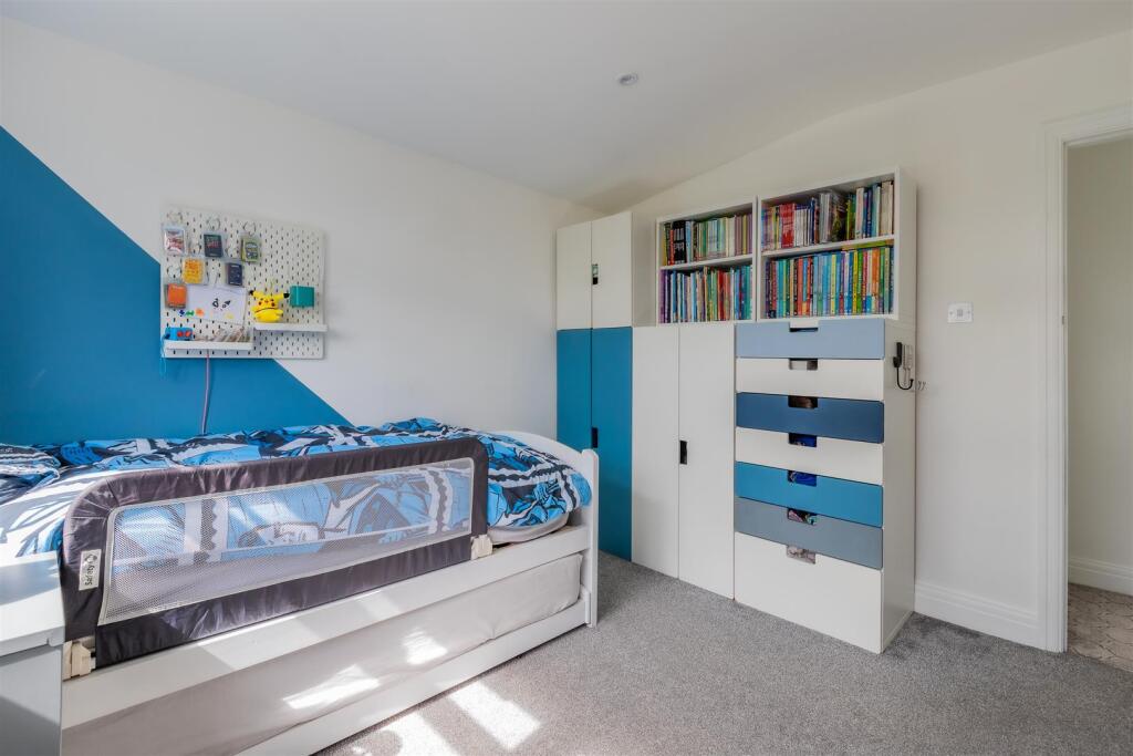 Ambleside Avenue 7-9.jpg