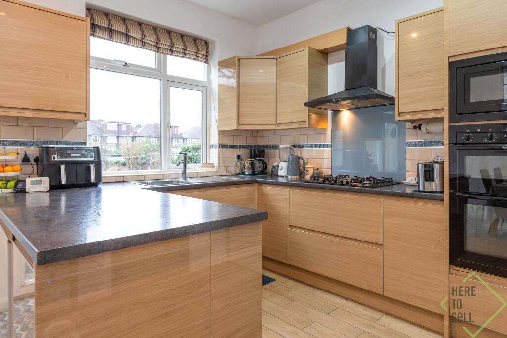 Waterfall Road, London, N11-4 (7)