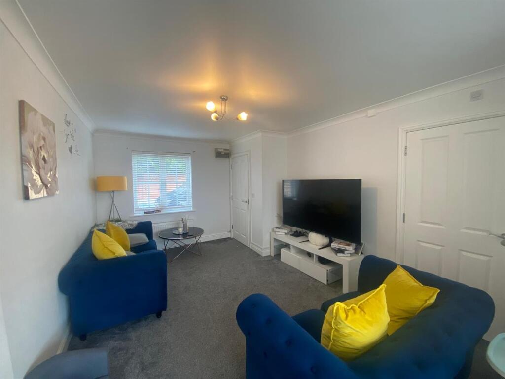 LOUNGE: