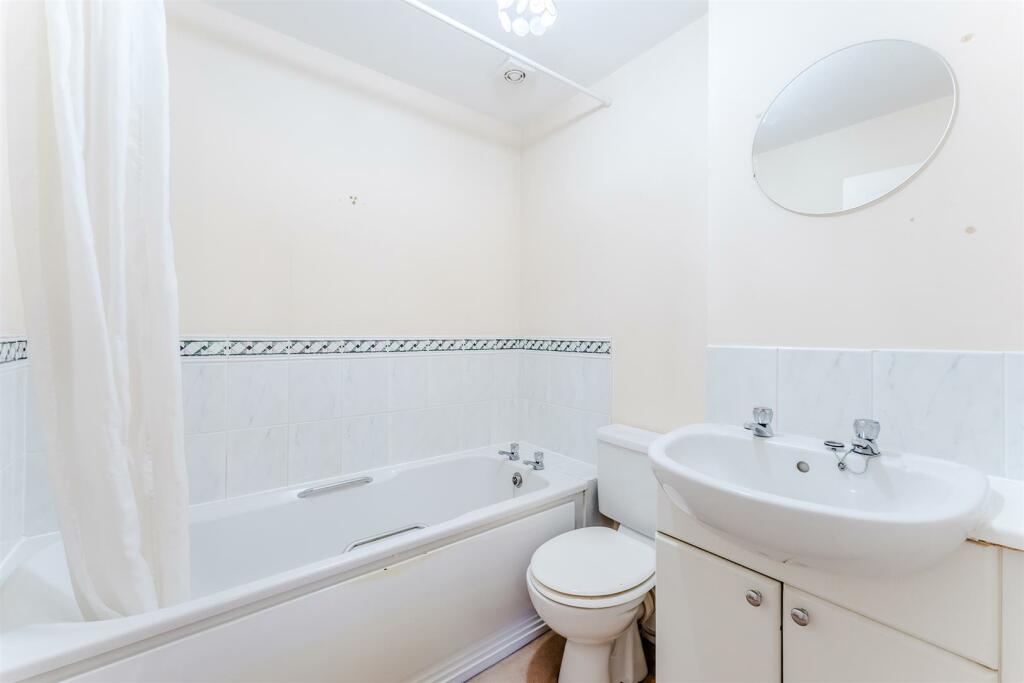 En-Suite Bathroom