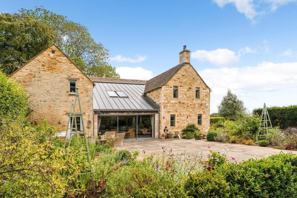 September Cottage - Patio Garden 2.jpg