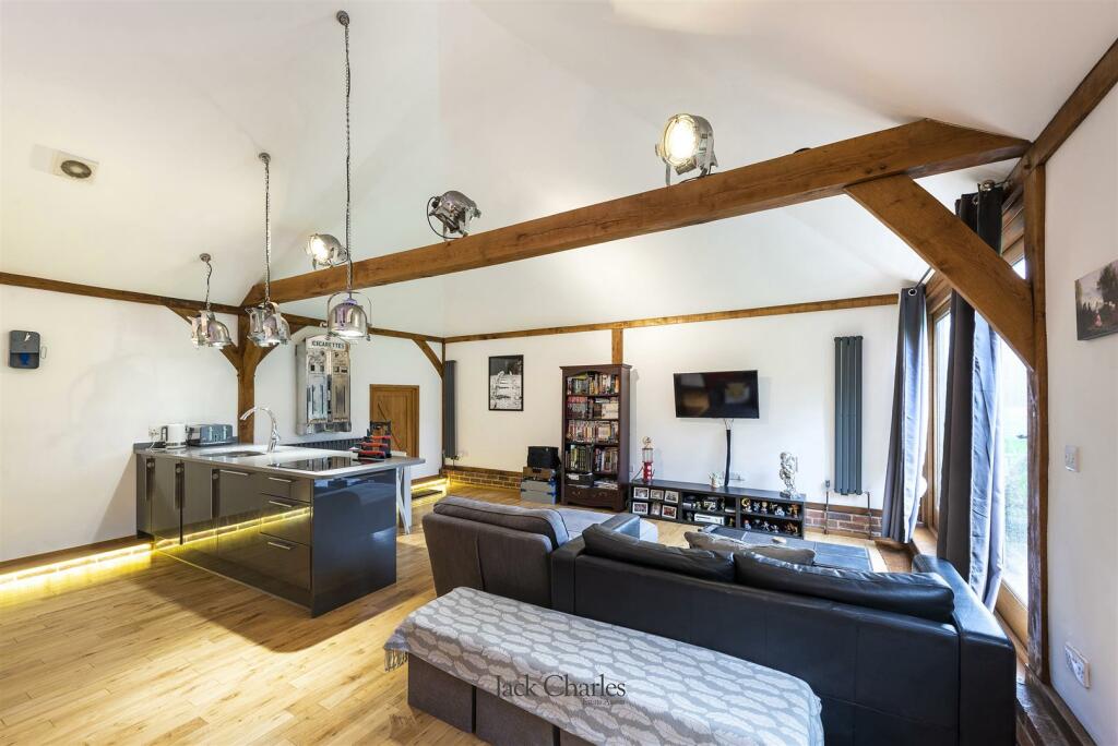 Little Bewl Farmhouse, TN3 8JL 019.jpg