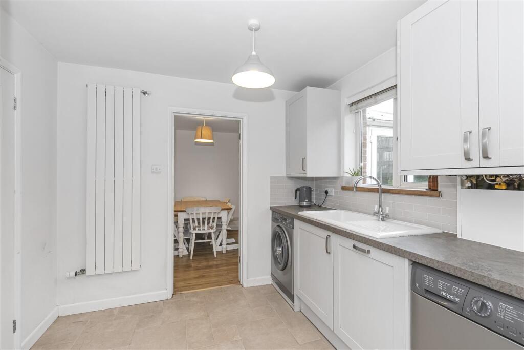 Kitchen 6.jpg