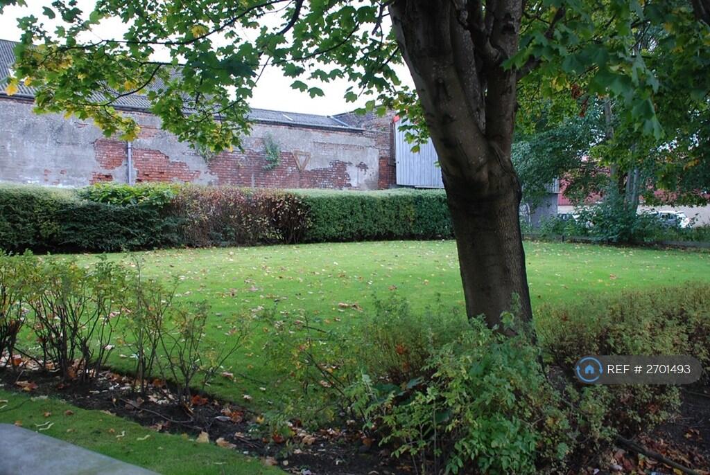 Private Communal Gardens 