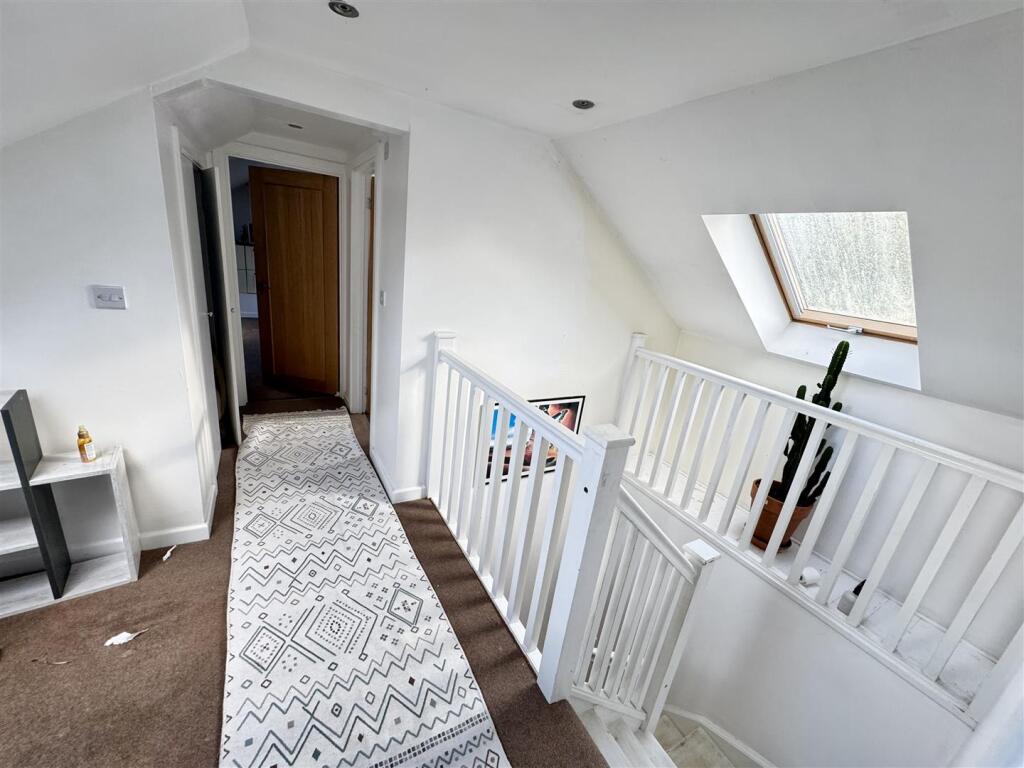 FIRST FLOOR - GALLERIED LANDING
