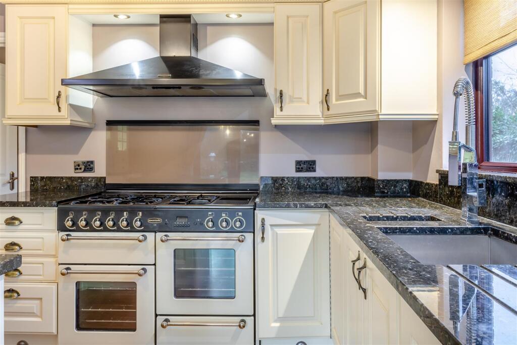 8673580-interior09.jpg