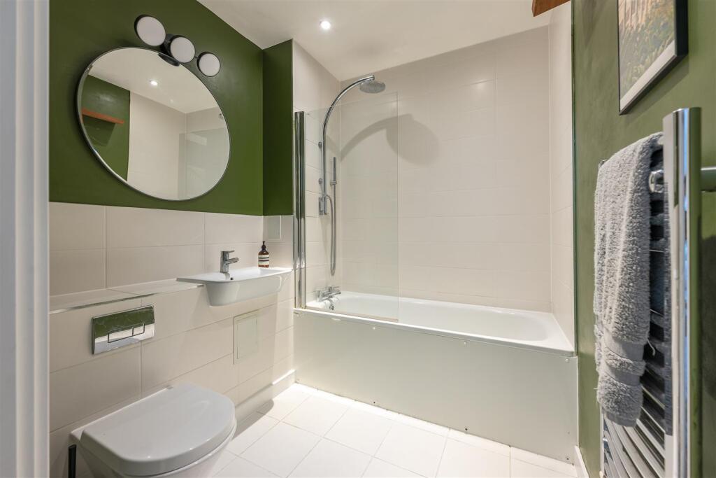 Atkins Square E8