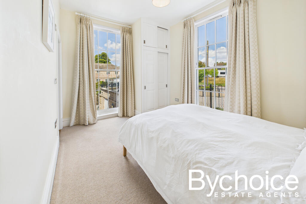 CAM05250G0-PR0100-STILL003