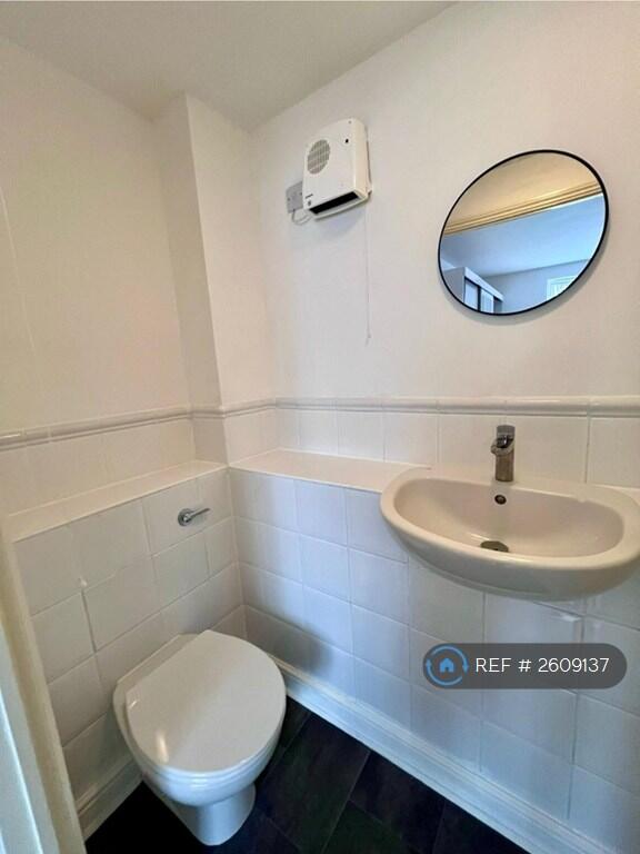 En Suit In Master Bedroom