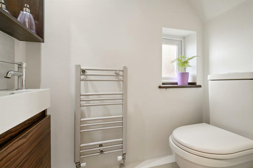 63 Danemead Grove Northolt, Ealing - UPyjmbvt4fzrg