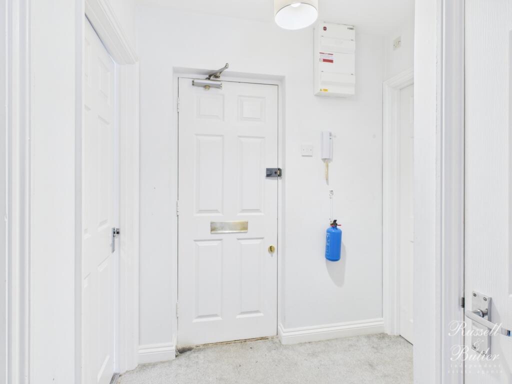 CAM02127G0-PR0356-STILL008