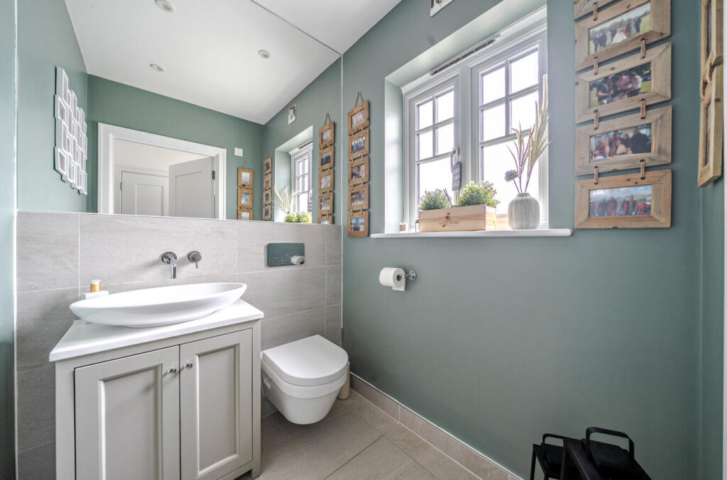 1348480-9-68b876b...