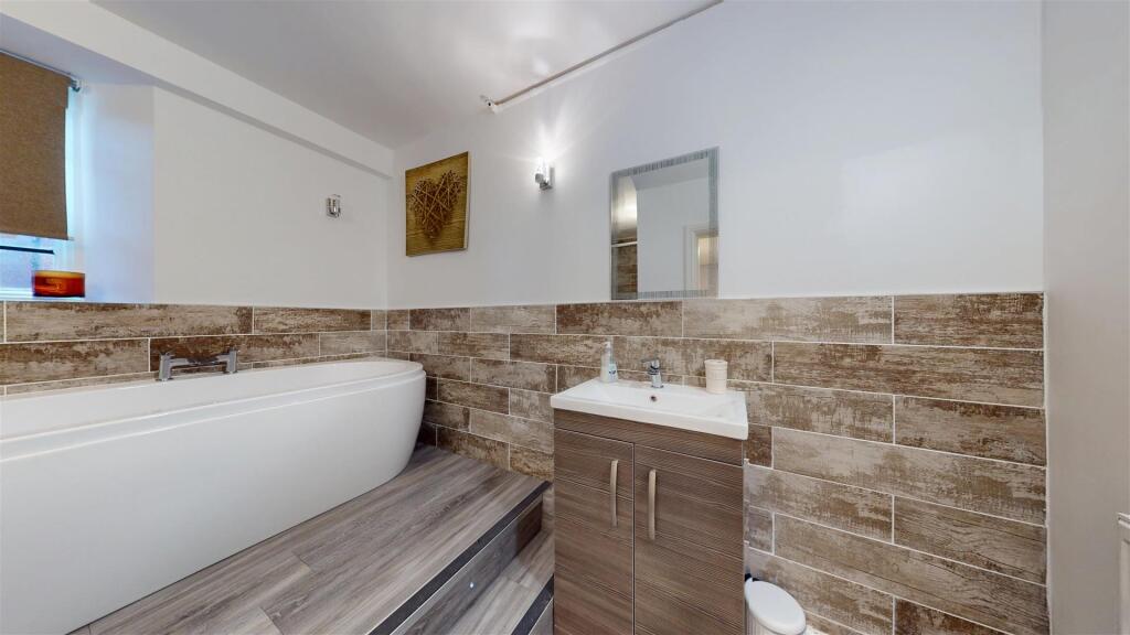 FAMILY BATHROOM