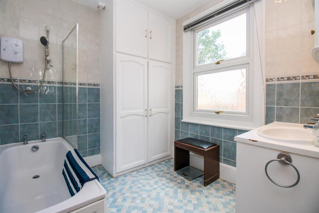 HOUSE BATHROOM