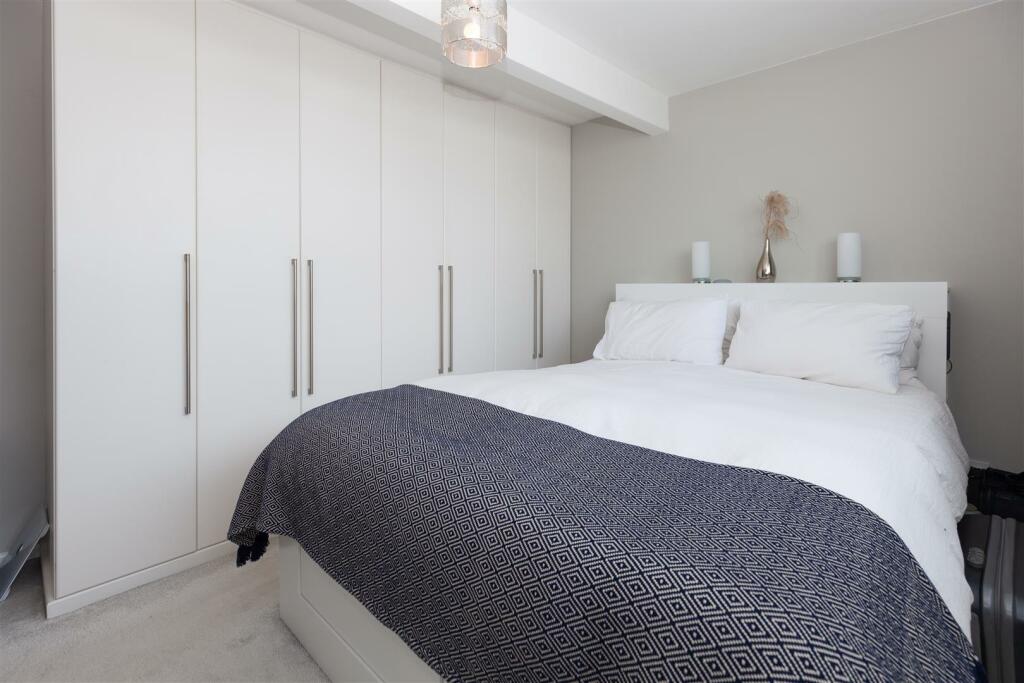 Master Bedroom 2.jpg