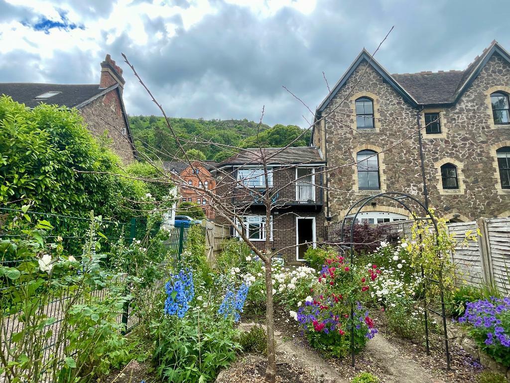 Seren Cottage, driveway &amp; garden