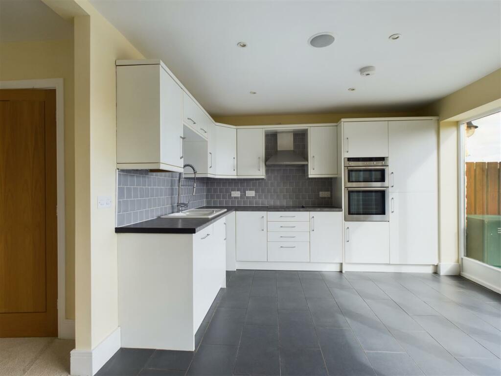 OPEN PLAN KITCHEN/LIVING AREA